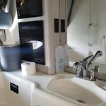 Zeus Hotel en barco